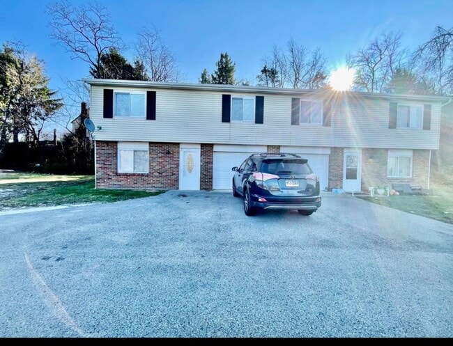 Building Photo - 3282 Ridge Rd Ext Unit 2