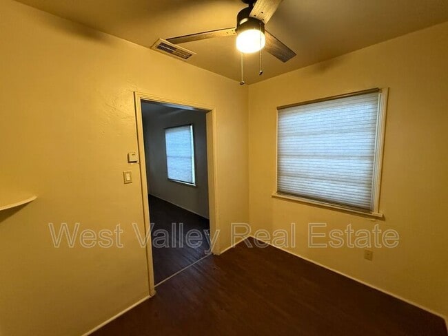 Photo - 1605 Howard Ave Unidad #B