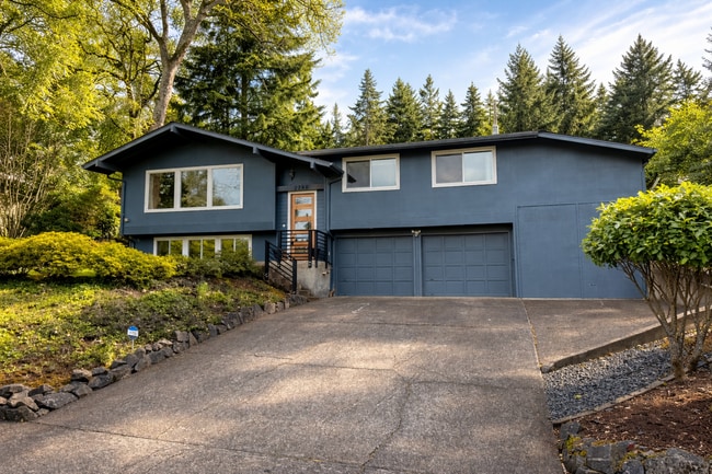 Building Photo - Spacious 3 Bedroom Home in South Eugene – Churchill Area