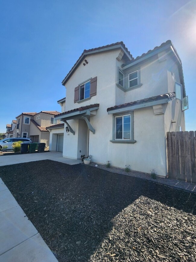 231 Ninos Dr