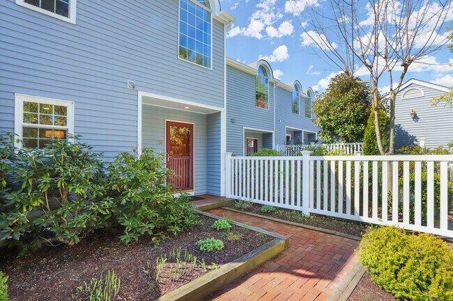 Photo - 50 Edgewater Commons Ln