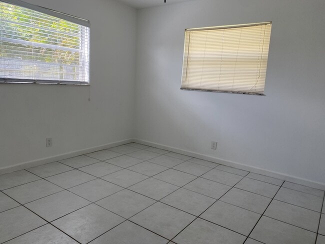 Photo - 3435 SW 62nd Way Unit B