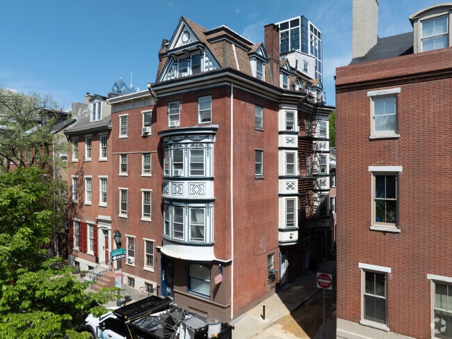 Building Photo - 1121 Spruce St