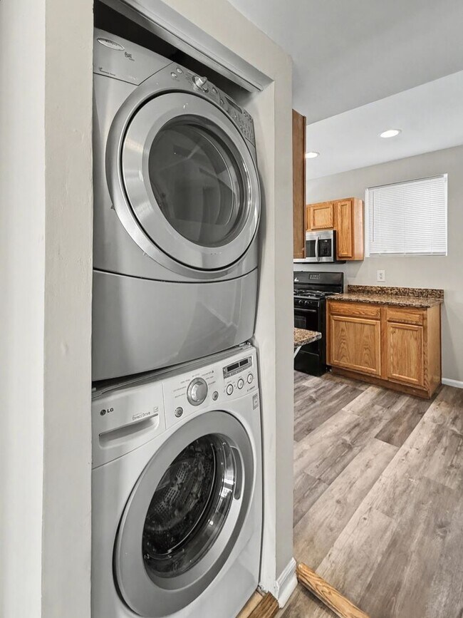 Photo - Refreshed 3BD 1BA Home with Parking! Unidad 1