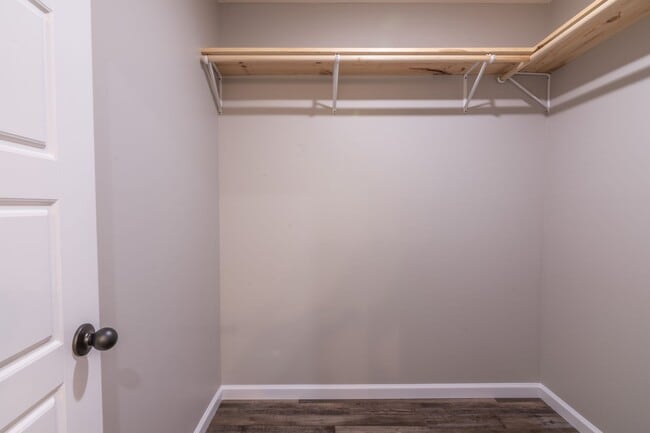 Building Photo - 725 Oak St Unit A