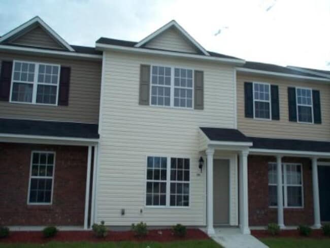 Building Photo - Townhome!!