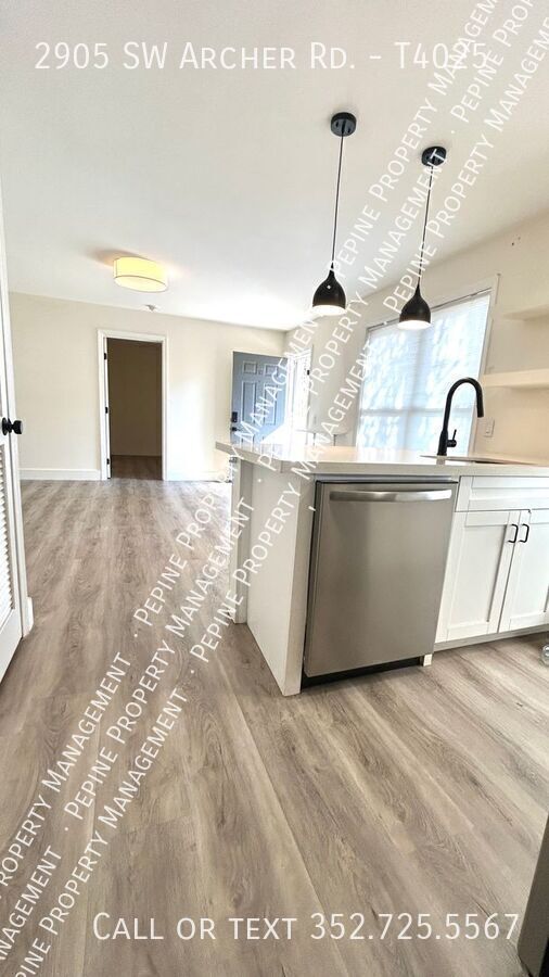 Photo - 2905 SW Archer Rd