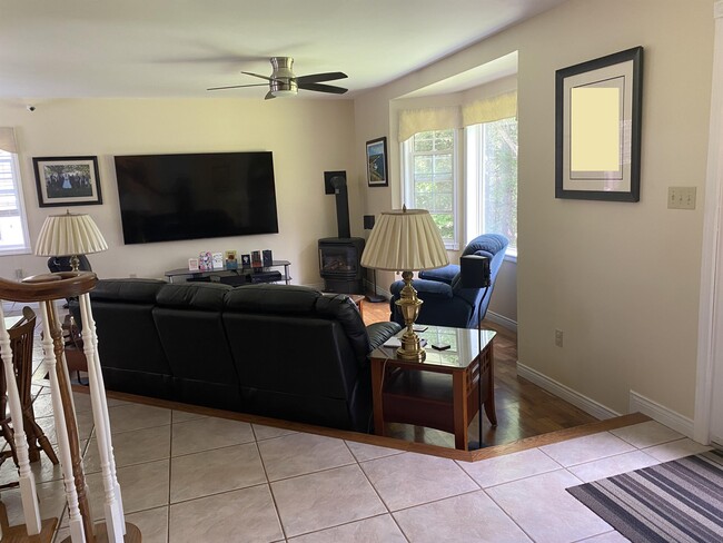 Photo - 1202 Loyalist Rd