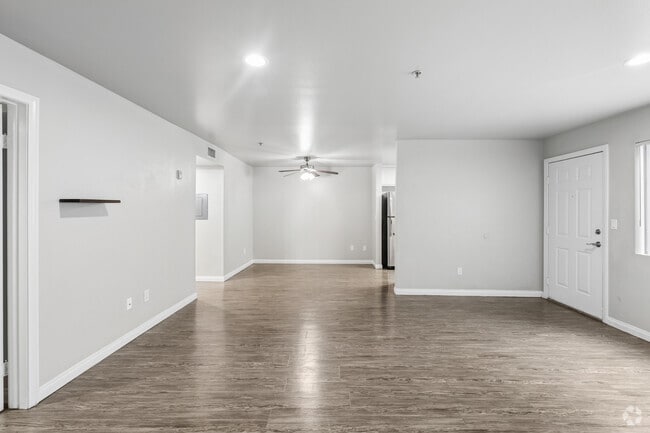 2BR, 2BA - 992SF - Livingroom/Dining Room