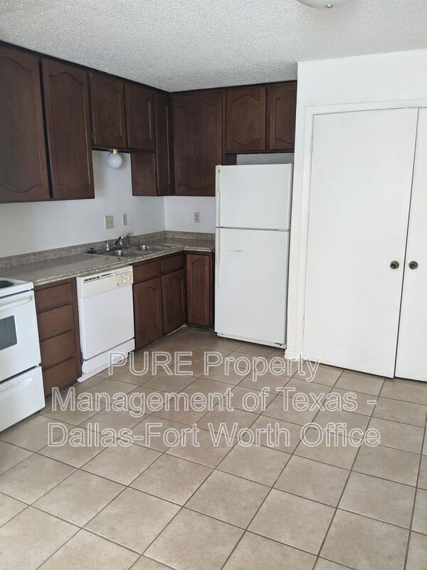 Photo - 901 S Mesquite B