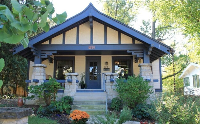 Building Photo - 722 E University St Rental