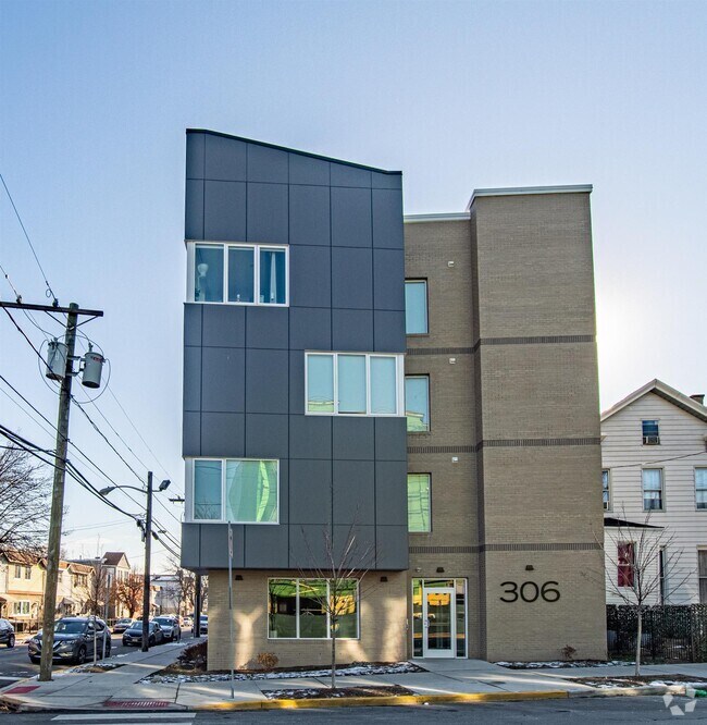 Building Photo - 306 Bergen Ave Unit 204 Rental