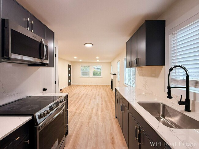 Photo - Cozy and Convenient 2bed/1bath house in th...