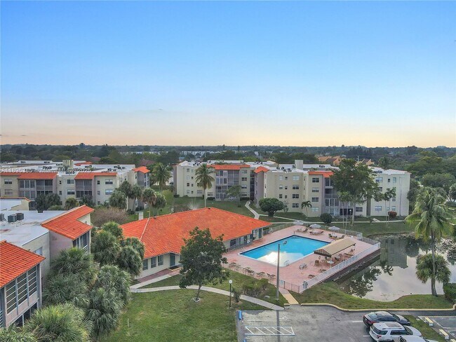 Photo - 1830 SW 81st Ave Unidad 4410
