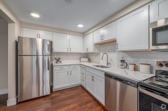 Deluxe - Updated Kitchen