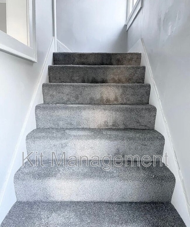 Photo - 924 National