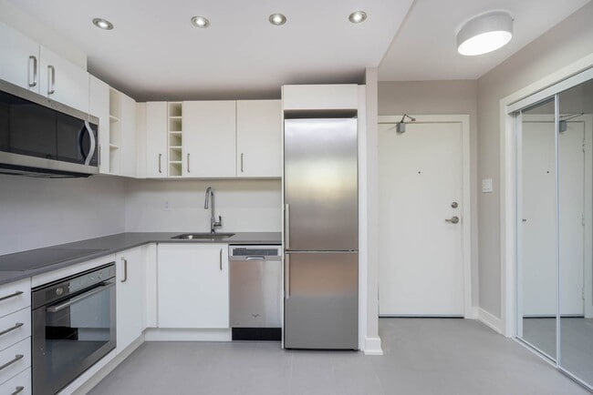 Building Photo - 230 Oak St Unit 1607