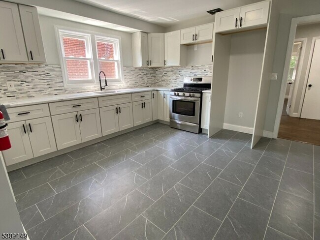 Photo - 905 Sanford Ave