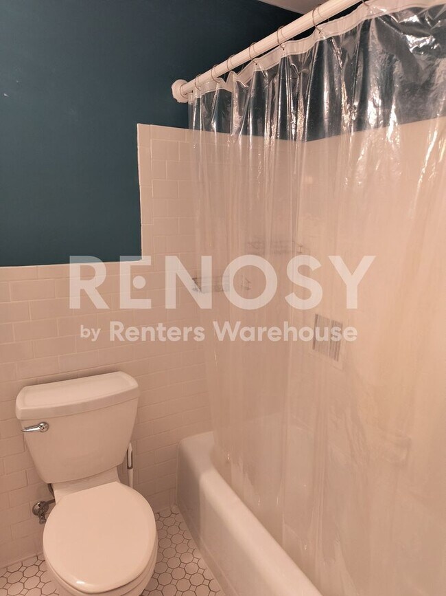 Photo - Available June 10th 2 Bedroom 1 Bath Condo in Minneapolis