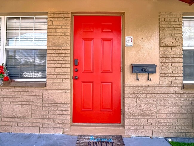 Building Photo - JEFF139 Unit 220