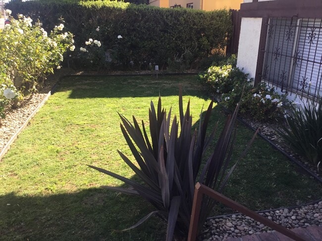 COMPLETELY REMODELED TOWNHOUSE FOR RENT