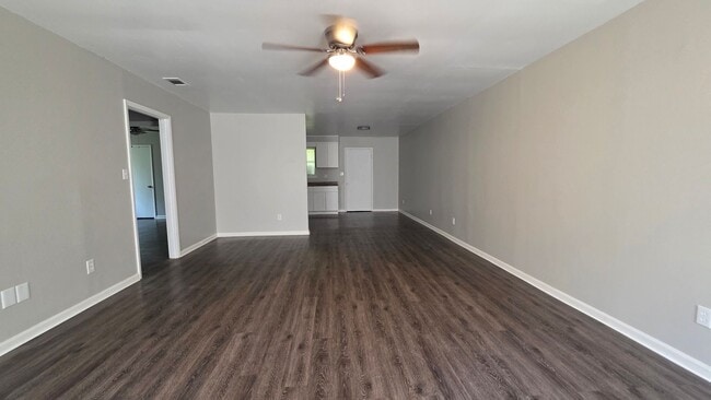 Photo - 411 Station Crossing Dr Unit B