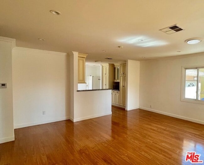 Photo - 5716 Lasaine Ave