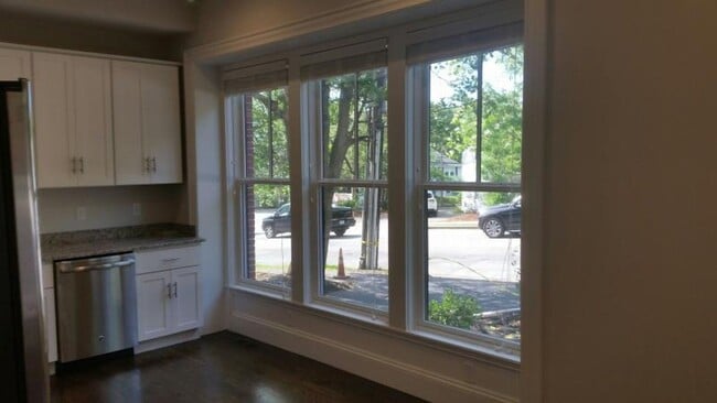 Photo - Great 4 bedroom Available 1/1/26