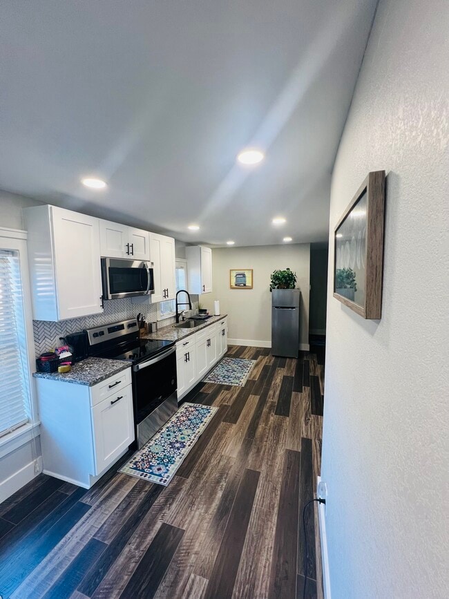 Photo - 611 W Page Ave