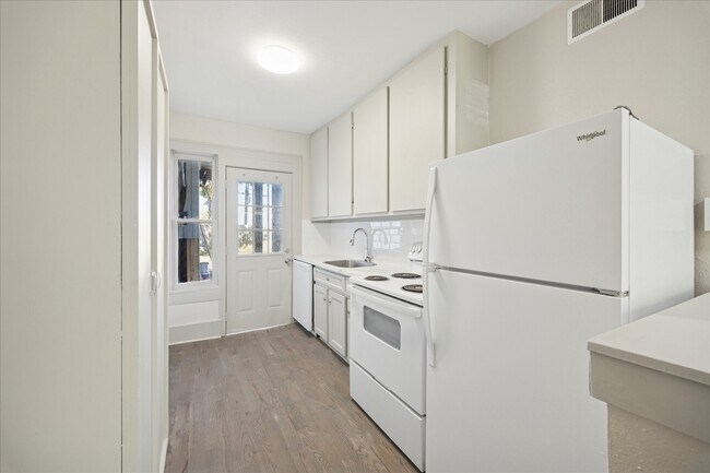 Photo - 1632 Hawthorne St Unit 1