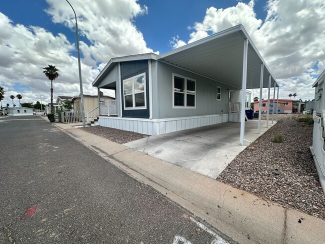 Photo - 2060 N Center St