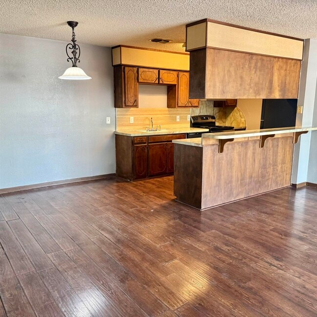 102 Joe Rice Dr