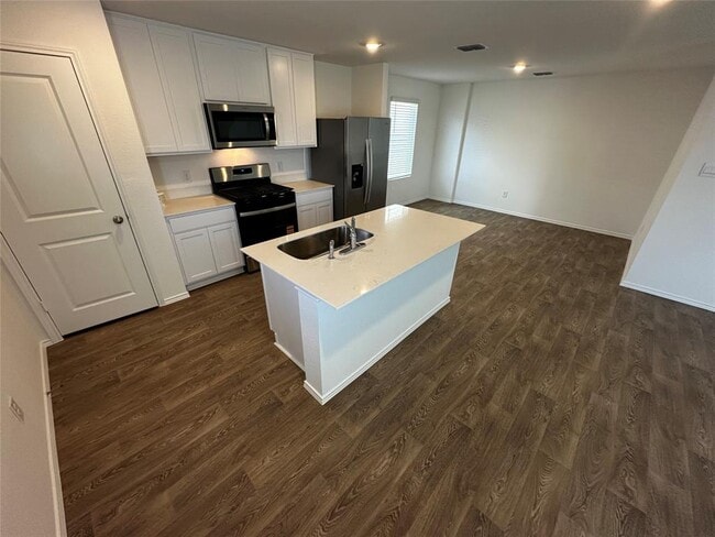Photo - 456 Sandringham Lp