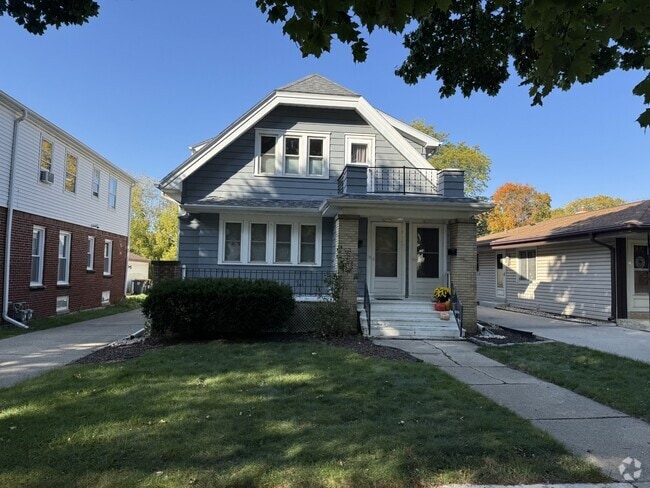 Outside - 2121 N 84th St Unit Upper Rental