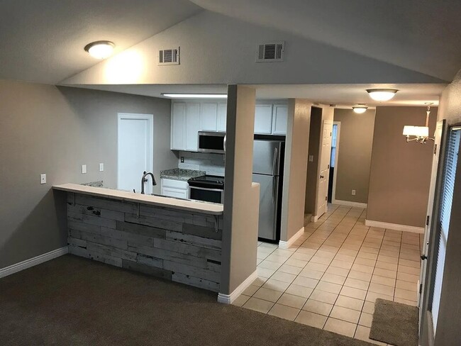 Photo - 1055 Vermont Ave