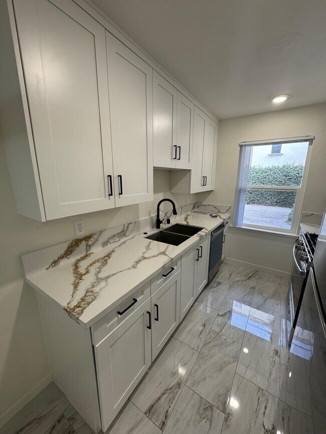 Photo - 10840 Hortense St