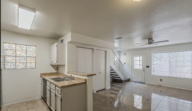 Photo - 625 S Westwood