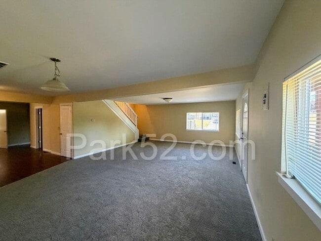 Photo - 5502 27th St NE