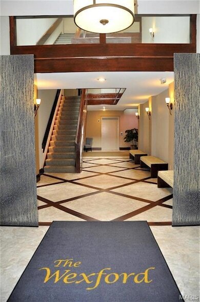Photo - 4540 Laclede Ave Unit 304
