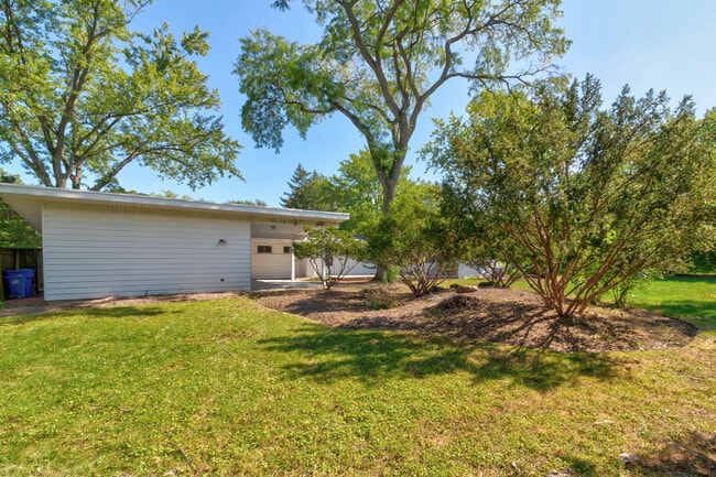 Photo - 334 Russet Ln