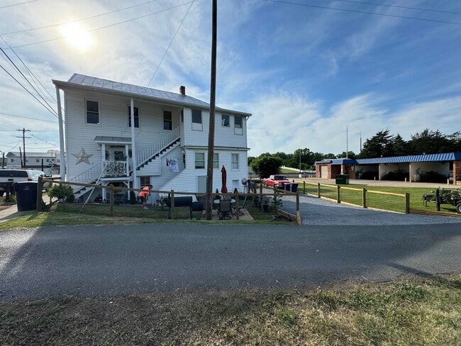 Building Photo - 361 E Main St