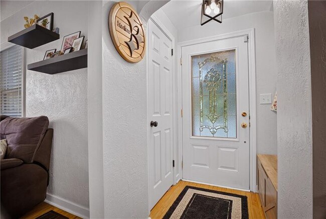 Photo - 302 Lindsay Rd