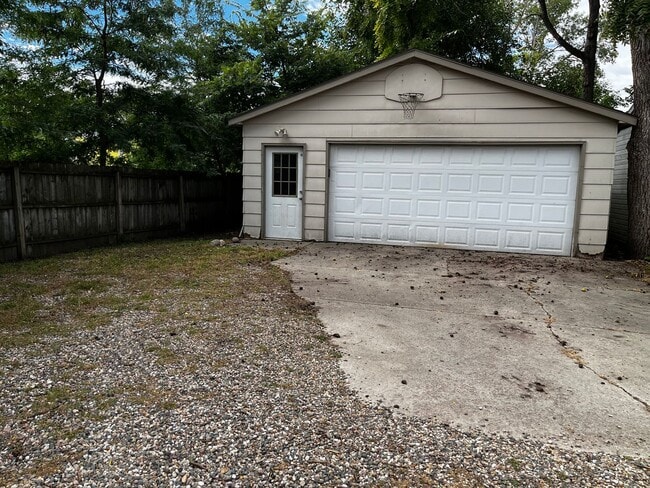 Photo - 3 Bed/1.5 Bath House For Rent with 2 Car Garage!