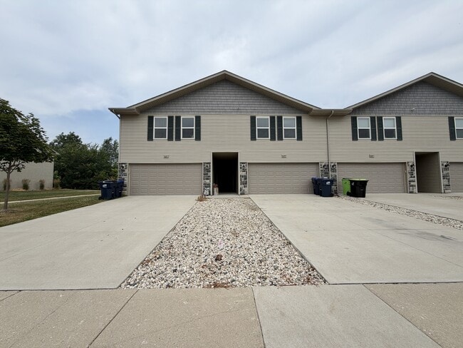 Building Photo - 605 McKay Way