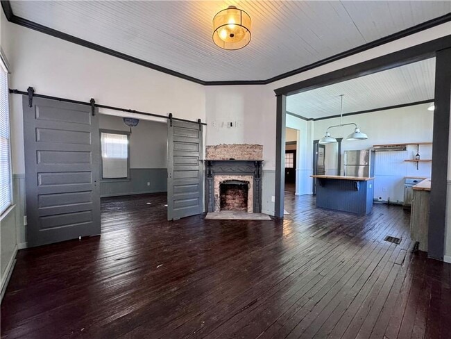 Photo - 749 Cooper St SW