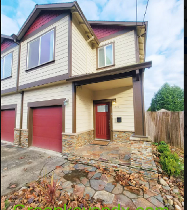 3 Bedroom 2.5 Bath in SE Portland - 3 Bedroom 2.5 Bath in SE Portland House