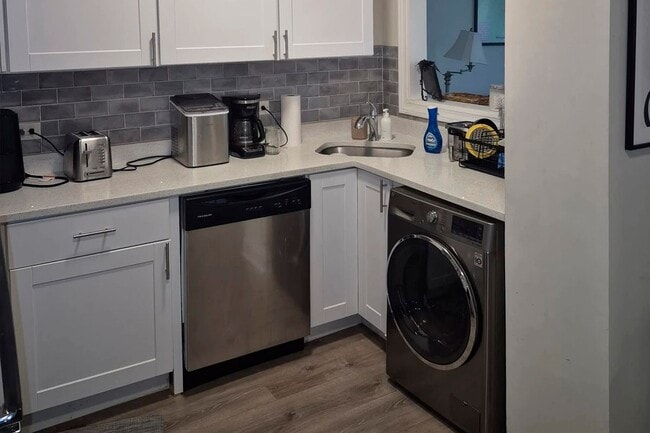 Photo - 854 W George St Unit 3
