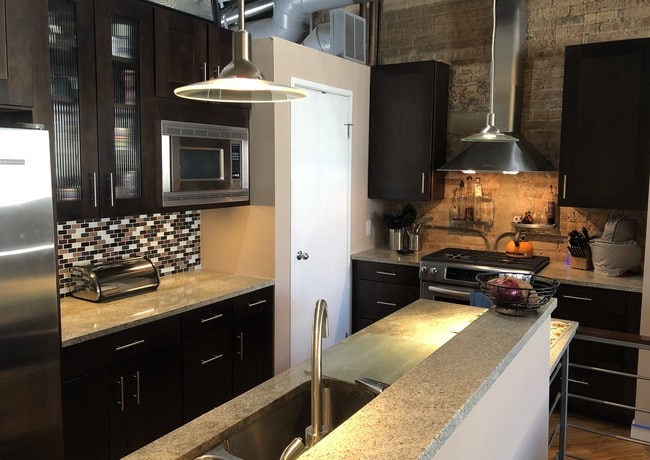 Kitchen - 1720 N Marshfield Ave Unit 101