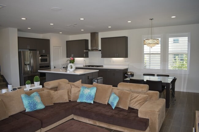 3 Story 4 Bedroom 3.5 Bath Home in Del Sur... - 3 Story 4 Bedroom 3.5 Bath Home in Del Sur...