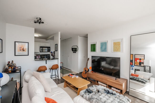 Photo - 1360 N Sandburg Terrace Unit 1409C